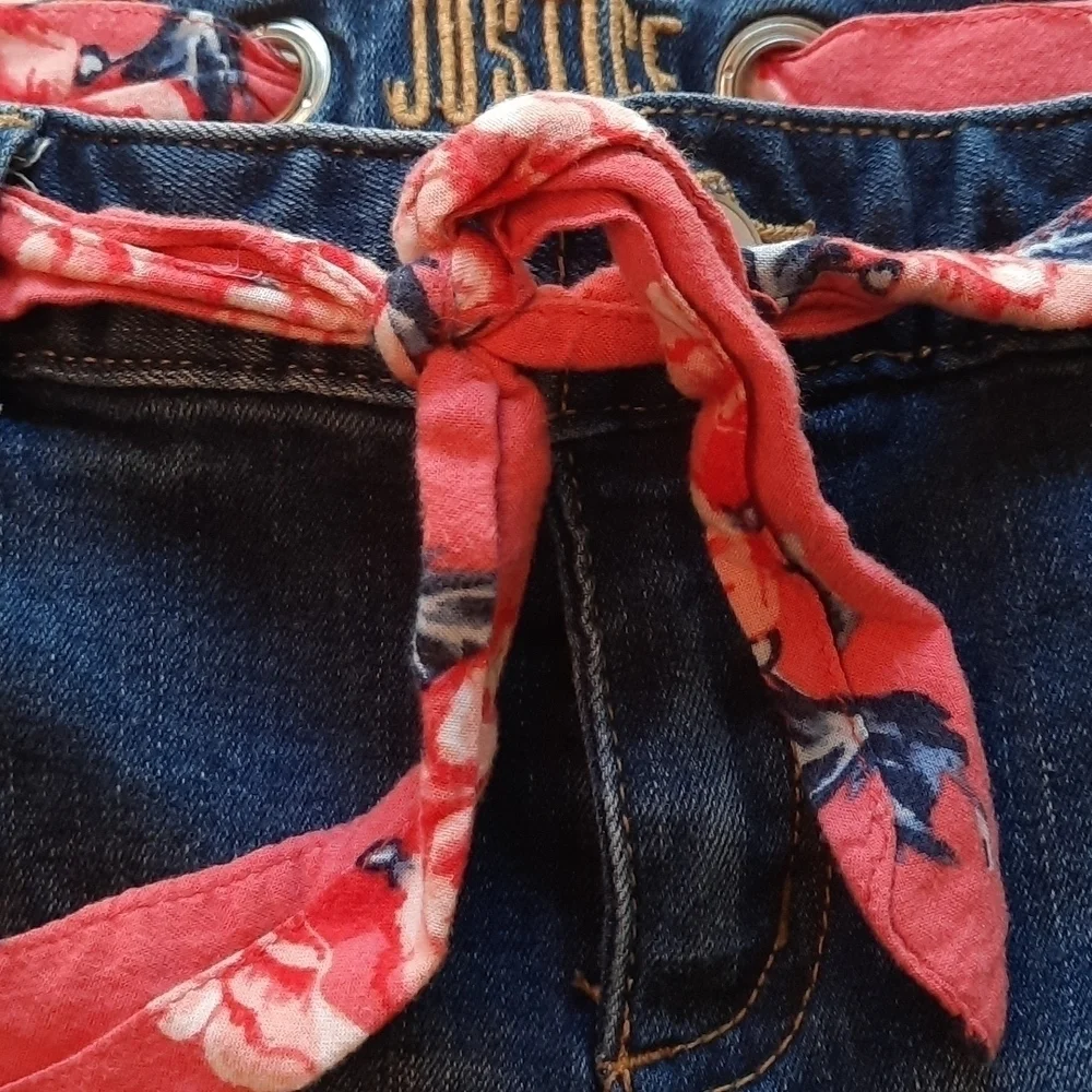 Justice 16 blue jean denim shorts with pink ribbon belt